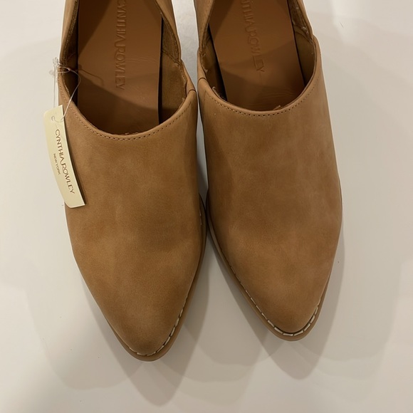 Cynthia Rowley Slip-on Suede Feel camel Shoe Boots/ SHOE BOOTIES IN SIZE 8.5 - Picture 3 of 6